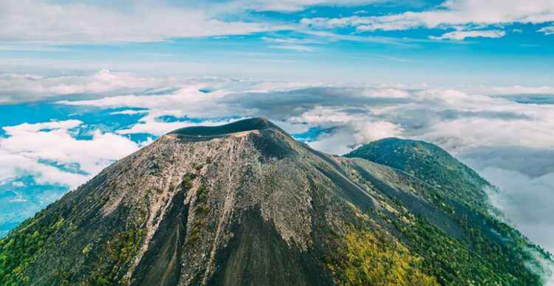 Volcán Acatenango y antigua Guatemala