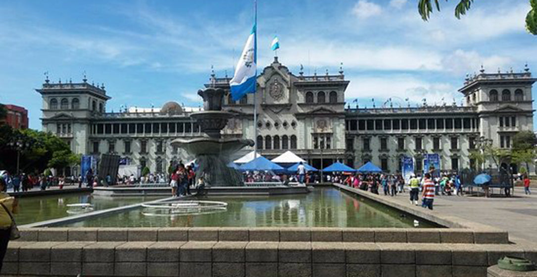 Volcán Acatenango y antigua Guatemala